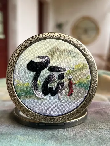 Gương thêu chữ Tài